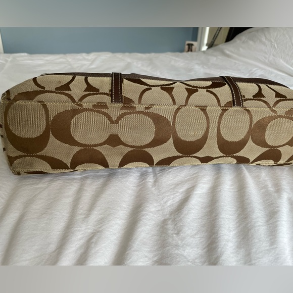 2007 almost vintage Coach Bag. Brown/Beige outside, striped colour inside - Picture 3 of 12